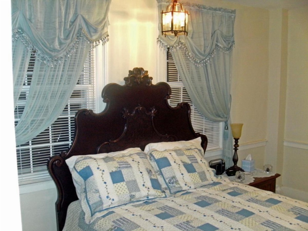 The 1810 Juliand House Bed & Breakfast